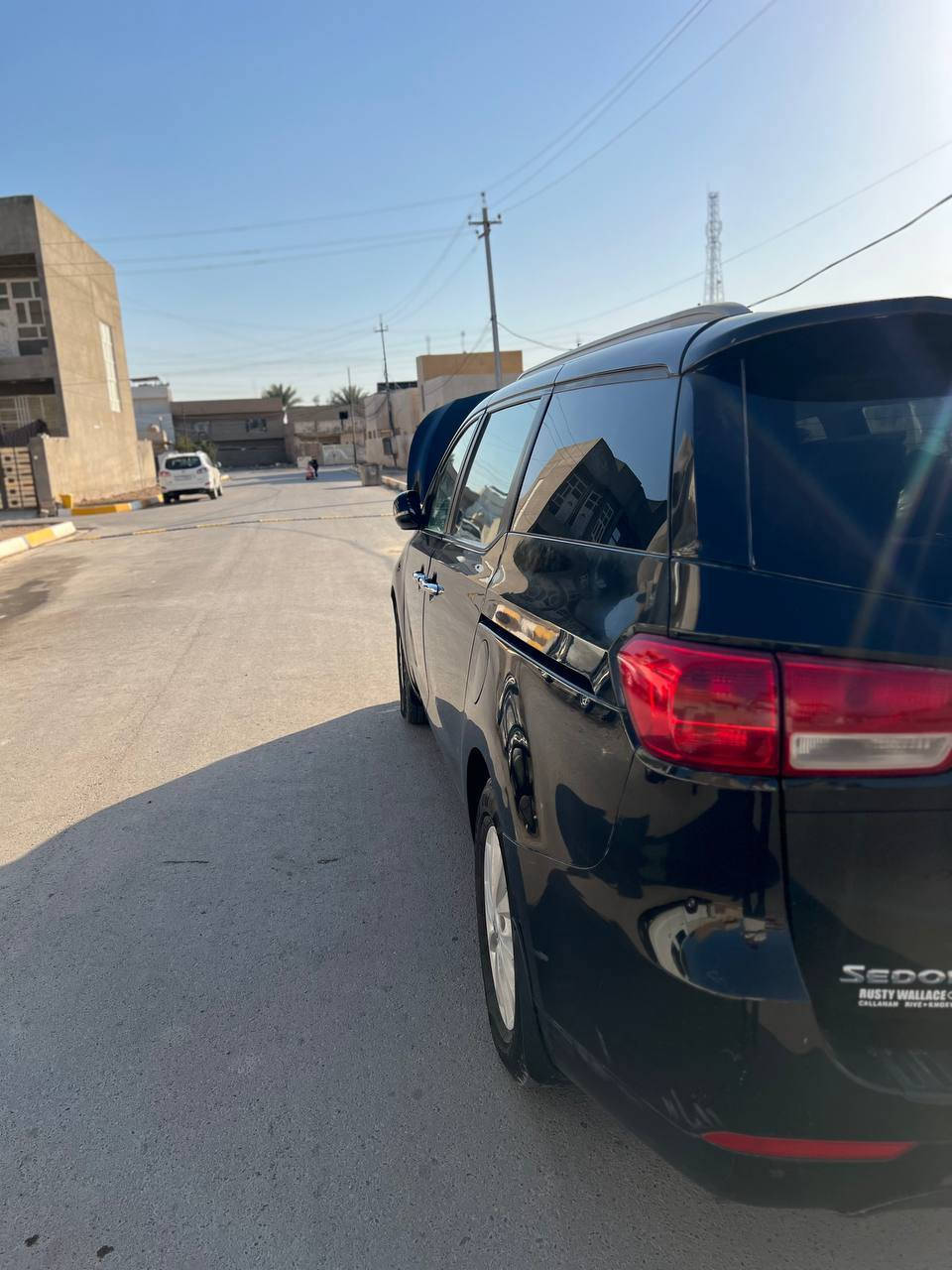 السلام عليكم ورحمه الله وبركاته
بسم الله الرحمن الرحيم 
نوع السياره Kia Sedona / سيدونا 
موديل /2016 
الون \ اسود 
داخل لونين اسود ابيض 
وارد امريكي 
مواصفات  LX 
اشاير بالمري 
بلوتوث 
بيها نظام Speed determination تحديد سرعه 
مانع تزحلق 
السياره 7 راكب 
3 قطع تبريد سايق والمقاعد الخلفيه أيضا 
صندوق واسع 
سياره خاصه بسفر وللعوائل يعني سياره مال جاني تخبل 
تريد تستفسر أكثر اتصل على هذا الرقم أو راسلني هنا واني حاضر 
‏‪0773 742 6685‬‏
