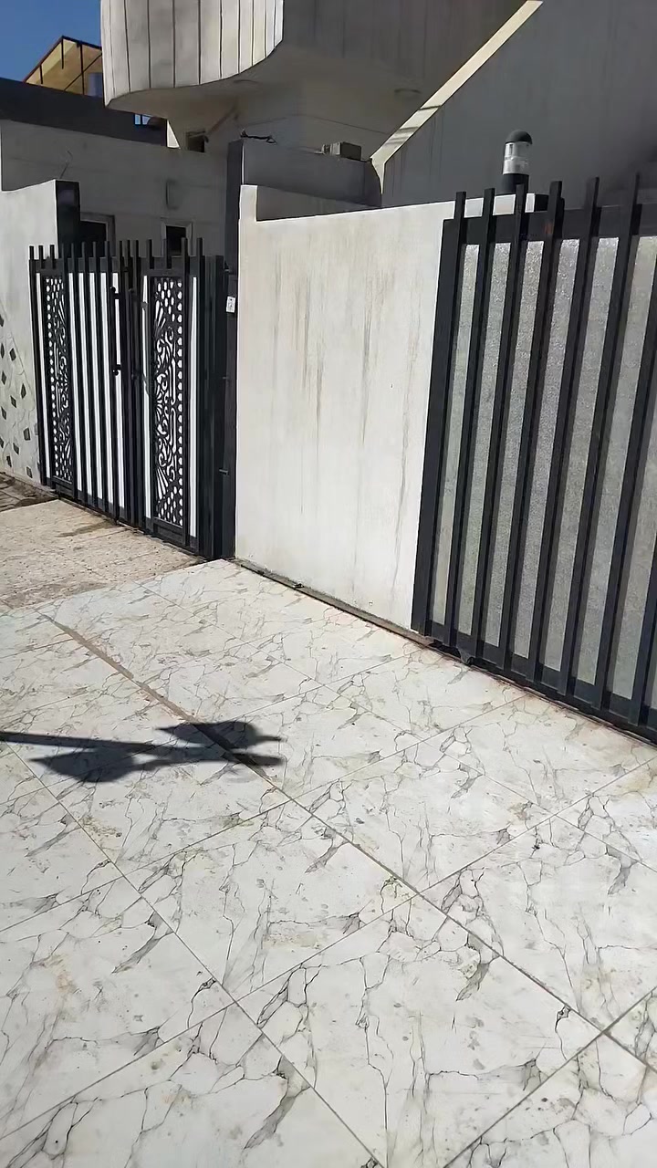 سلام عليكم 
بيت للايجار حي زوراء مقابيل عيادة زوراء سعر ٢٥٠الف
*********** واتس
