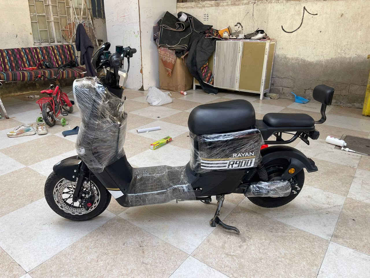السلام عليكم دراجة R900 للبيع مديل 2026 مكفولة بطاريات كبار حجم 33   ونلي الاصلي دراجة من لبيت للمدرسة فقط مكاني البصرة الجمهورية تقاطع لمفقية *********** والسعر 550 وبيهة مجال لدراجة نضيفة بمعنى الكلمة
