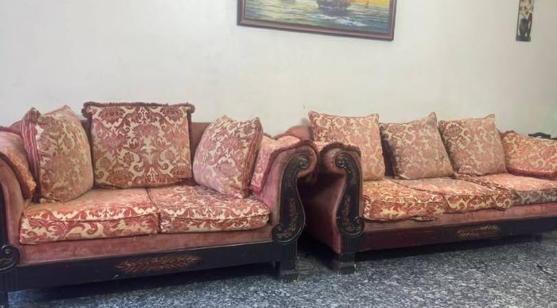 تخم اماراتي تكمه
السعر. ٢٥٠  الف. فقط 
خمس قطع   للليع مكان البنوك ***********
