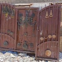 بيبان للبيع وحدة باب حوش سلايت والثانية باب عادية مكاني بغداد حي الترا...