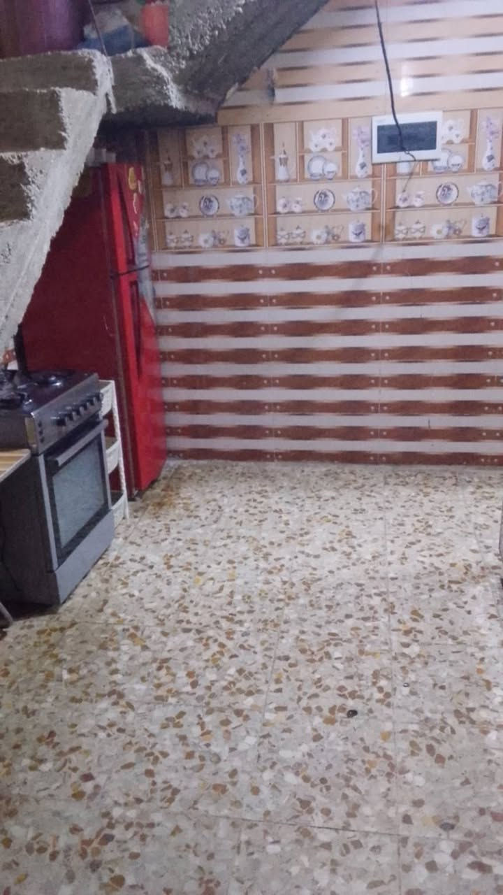 بيت للرهن ١٠٠م نجف عسكري كبل شارع السبيس
غرفه 
صاله
مطبخ 
إستقبال
بيت كلش نضيف وبناء صب مركزي وكله سيراميك.
سعر الرهن ٢٥ .الرهن سنه وقابل للتجديد
***********
