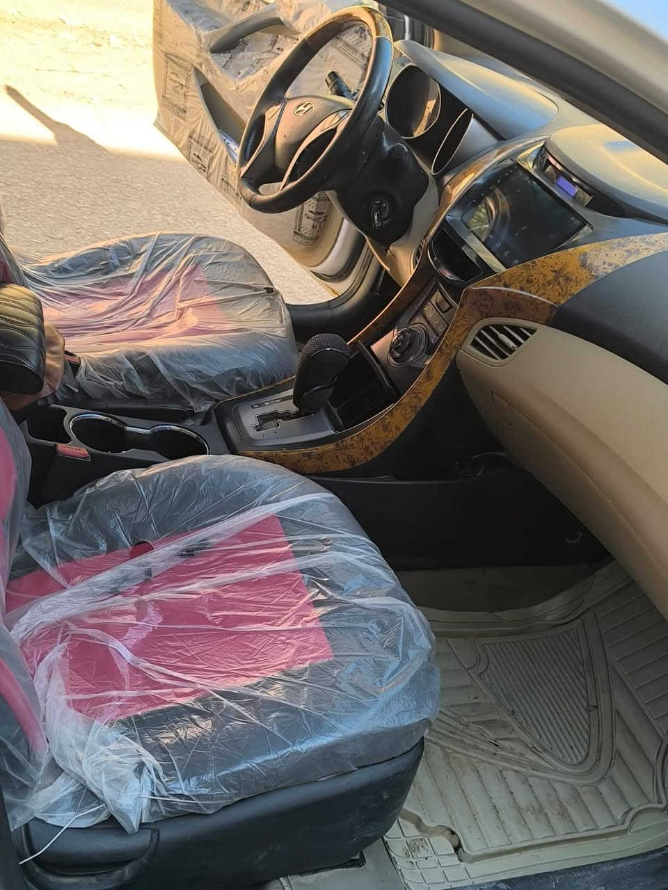 السلام عليكم النترا موديل 2014 مكينه 1800 رقم بابل دولي هزه جديده فول مواصفات ماعده لبصمه سياره جاهزه للخير من كير ومكينه وحداديه وتخم تاير وكله جديد سياره بيه سونار داخل المنشور  السعر 108 وبيها مجال بسيط مكان السياره بابل السياحي رقم الهاتف ***********
الهاتف***********
