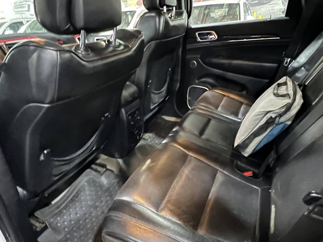 السلام وعليكم
للبيع او مراوس حسب القناعه 

جيب كراند شيروكي xلمتد2016  

وارد امريكي مواصفات  فووول الفوول

داخله كلين تايتل بالعراق صار صبغ قليل 

كلشي موضح بالسونار 

المواصفات: 

بنوراما

جكات

رادارات

شاشه جبيره

تشغيل عن بعد

كشنات خزن ميموري

كشنات كهرباء 

وضعيات قيادة

كشنات تدفئه و تبريد

مري قلاب

مري شفط

نقطة عمياء

جنطة كهرباء

و بعد بيها هواي مواصفات مذاكرهن لان معروفه مواصفاتها

ماشية52 الف ميل 

مكاني بابل

السعر 235

***********
