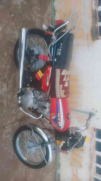 سلام عليكم دراجة نامه امتياز مديل ٢٥ ماشية ٢٦٠٠ نزلتها بشهر ٨ من وكيل محمد دراجة كلة بلا وشغال ما ناقصها اي شي اوراق اصوليه كمرك + كرتونية مكاني ديالى بلدروز اتصال على رقم *********** بس قبل ما تتصل اذا شراي اهلاً وسهلا واذا مو شراي لا تتصل وتتعبني فدوه اروحلك سعر ٦٧٥ وبيها مجال كلششش بسيط ❤❤
