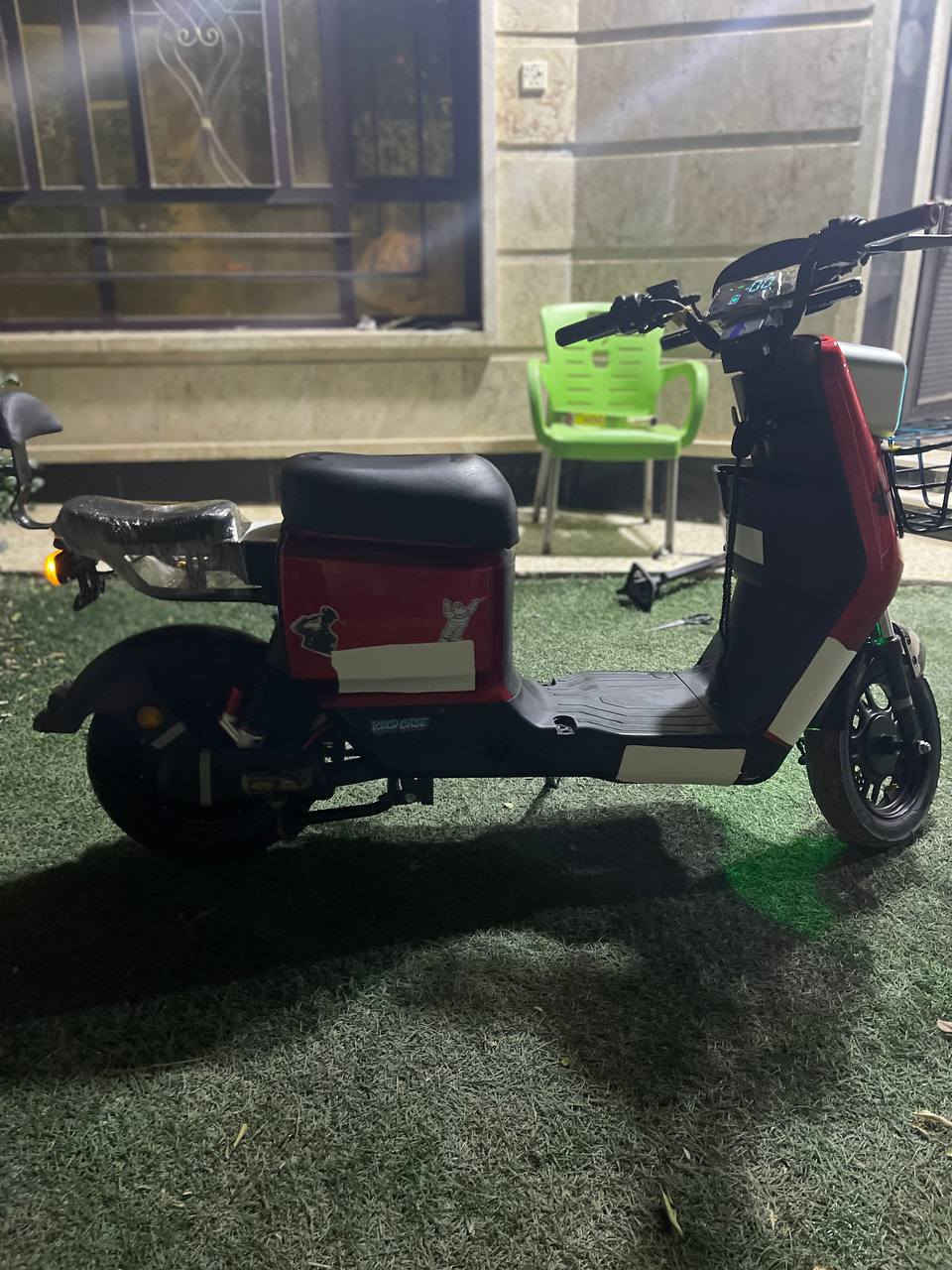 دراجه شحن للبيع نوع(R7) موديل(2025) فول مواصفات لايت عالي وناصي إشارات لكزز دراجه جديد  R رجوع للخلف بطاريات  عدد 5 ملف 1700 حقيقي سرعة بالشاشه 99 سرعه حقيقي 65 تايرات جديد بريكات دسك رياضي سماعة بلوتوث MB3بلادي نضافه 100%سعر375 وبي مجال للطيبين التواصل خاص او الرقم***********
