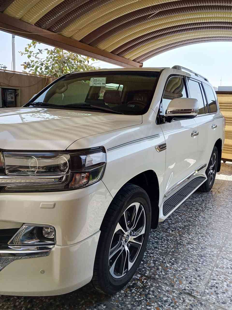 سلام عليكم للبيع 
لاندكروز موديل 2021 ساز باب أول ✅ فوول 
رقم بغداد انكليزي سنوية بسمي هزه جديدة 

سيارة جديدة مكفولة كفاله عامة كفاله من صبغ وتبديل ومن فتحت لبرغي حتة دعميات كفاله باستثناء بارد بصيط باب لخلفي فقط وسونار بدكار مسويله 

مكاني بغداد الكرخ إلي عندة ستفسار يتصل 👇 
*********** بشار العبيدي 

سبير منازل تخم تاير جديد دلوب جواها العده مالته مثلث شركة كاعيات شركة البصمة ثانية كتلاوكات شركة كل أغراضها موجودة وياهة السعر 565 وبيها مجال بصيط 

فوول مواصفات ساز باب أول ✅
محرك 6 سلندر 4000 
صندوك كهرباء شفط باب ربع شفط 
كشنات جلد كهرباء 3 وضعيات 
تبريد مركزي 3 قطع 
كيجات لكزز 
أشاير لكزز 
فتحة 
رزكات ليت 
شاحن واير ليس 
8 ايرباك 
5 بصمات تشغيل عن بعد 
5 كامرات محيطية 360 درجة 
3 شاشات تطبيق 
حساسات أمامية وخلفية وجانبية 
وبعد بيها هواية موصفات ماذكرهن
