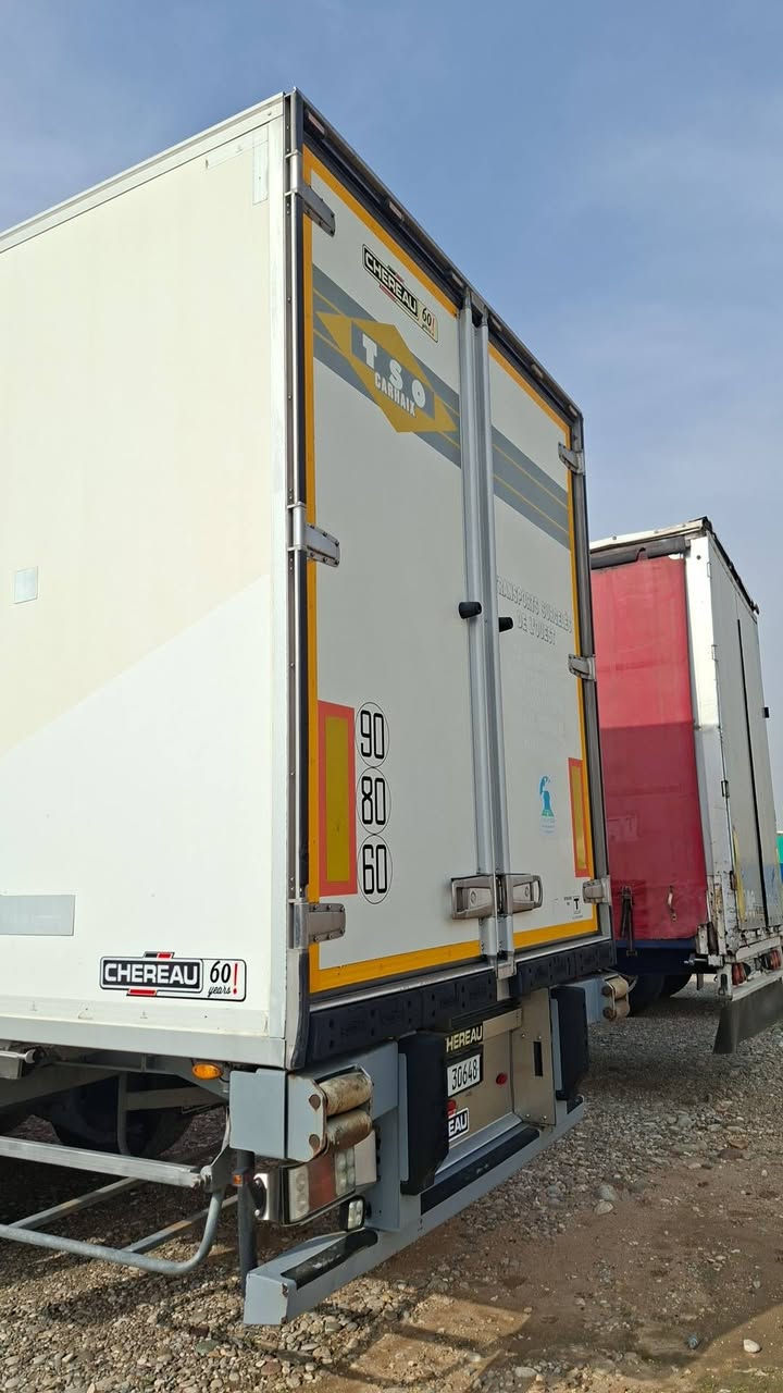 بسم الله الرحمن الرحيم 
النوع . عربانه براد معا جيهاز تبريد 3 محاور 
النوع . شيرو .
موديل  2014. منافيس ابراهيم خليل . دخول جديد 
شاصي كامل . شاصي رصاصي.بدون كسر بدون نفخ . بدون دوس شرط 
محرك ثيرموكينك . جيهاز SLXe., spectrum.  ابو رباط 
سبلت داخلي شغال 
ارتفاع استندر
سمك  7 
مجموعه SAF.  دسك بريك خارجي . سناديق طخم جاملوغات كامل براد جاهز لل شغل خير من الله 

عنوان معرض . هوار طريق دهوك موصل جمبور عميريه 
***********
***********
