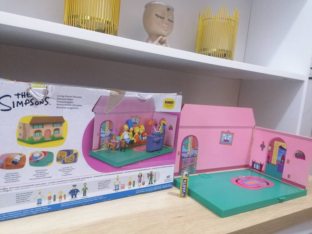 ديوراما لغرفة المعيشة الخاصة بعائلة سيمبسون من شركة جاكس باسيفيك.


**إذا كنت صاحب هذا الإعلان وتريد حذفه لأي سبب، رجاءا أرسل رسالة إلى الدعم الفني**