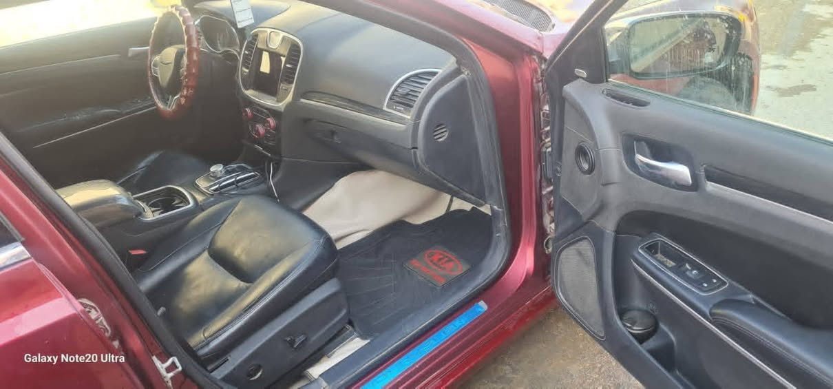 سلام عليكم ورحمة الله وبركاته 
تم تنزيل السعر اب 145 وبيه مجال حك الجيه 
 اوبامه للبيع 
سياره  كرايسلر  رقم شمالي سلمانيه  لون كرزي موديل 2018  اصل   S  فور ويل  

الحادث السياره بجم بس ماواصل للغود بس لغد الأسير  تعمير  فقط 
ورشة صبغ بل هلال الجاملغ الخلفي الأيمن وعدي صور الحادث بامريكه  وعدي سونار هسه جديد
السيارة. باسم ولد من محافظة ميسان تريد تحويل ثاني يوم تريد وكاله حاضر

مكينة گير. خير من الله سيارة جاهزة مانقصها شي 
حدادية جديدة
السعر 145  وبيه مجال حك الجيه بيع فقط مستعجل  
مكاني محافظة ميسان قضاء المجر الكبير 
 للتصال فقط غير متواجد في الفيس بوك 
هذا رقمي ***********
