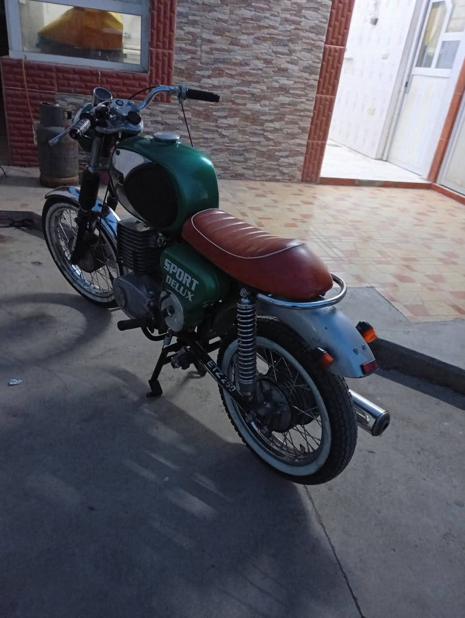 مطور البيع موديل 82 شرط كلعيب مابي السعر 1350 اتصال على عاذ الرقم ***********
