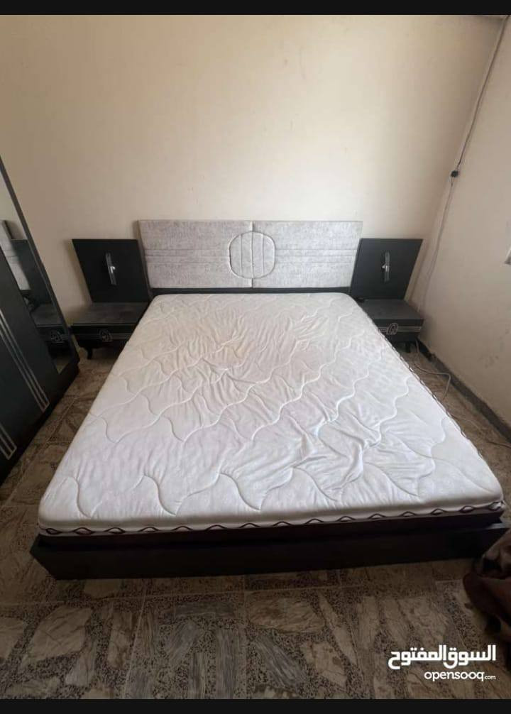 غرفة نوم نضافه 100/100
سعر500مع دوشك 
***********
