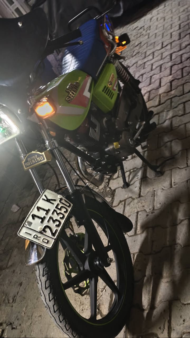 سلام عليكم سوبر شاينك للبيع مسجله بل سنويه 2023 هيه 2025 رقم بغداد دراجه كامله ما بيه اي نقص جاهزه اخت جديده رقم بغداد تحويل ثاني يوم هزه جديده عنوان بغداد الاسكان  سعر 1750 ال مو شراي لا يتعبني رقم ***********
