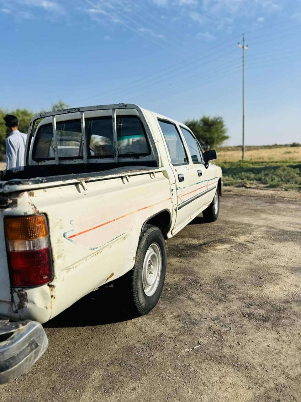 السلام عليكم 
سياره تويوتا موديل 1990 المثنى سنويه لغاية شهر الثالث 2026 شاصي نظيف محرك جديد كهربائيات كامله حداديه وسط ستيرن باور السعر 42 $ وبيها مجال مكان السياره الشطره رقم الهاتف ***********
