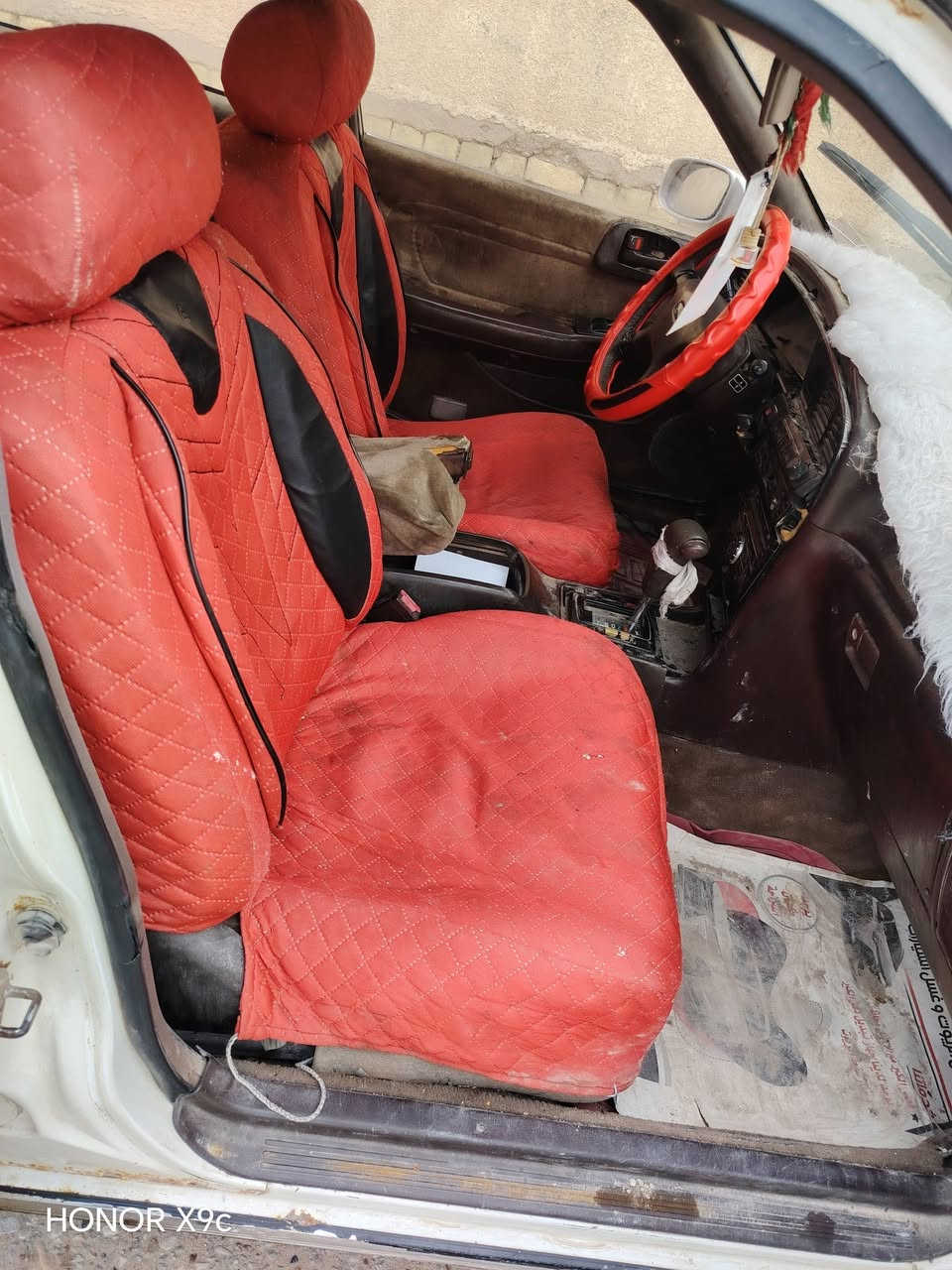 سلام عليكم شباب 
سياره كرستا كصيف مديل 91 
لون ابيض لؤلؤي 
رقم تلفون  ***********
