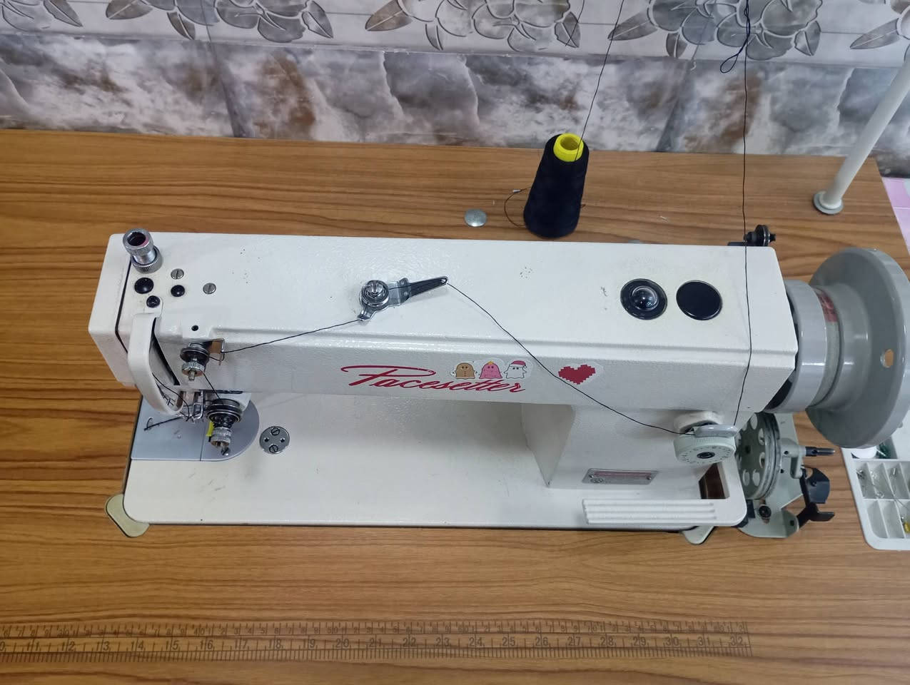 مكينه خياطه ماركه باسستر
مكينه خياطه عاديه +جوادر
ملف نحاس 
مكينه استخدام قليل يعني النضافه ٩٩ بالميه
سعرها ٣٢٥ 
مكاني كربلاء الجاير حي الزهور 
رقمي للتواصل ***********
