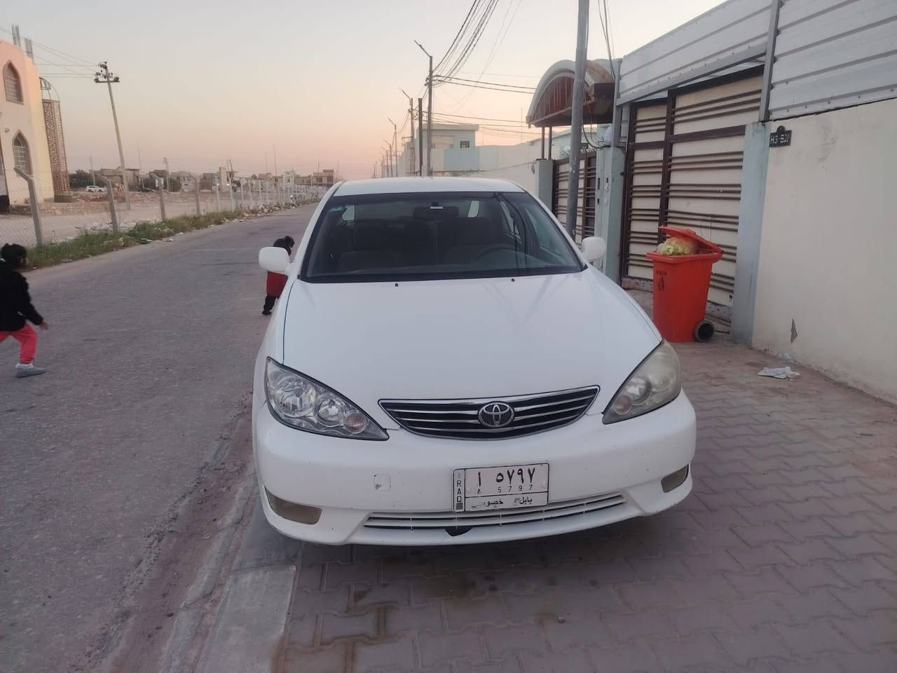 كامري ٢٠٠٥  بيه صبغات بدون ضربه جهاز حداديه ومكينه وتبريد قطعتين مكان السياره نجف السعر ١٠٥ وبيه مجال للتصال ***********
