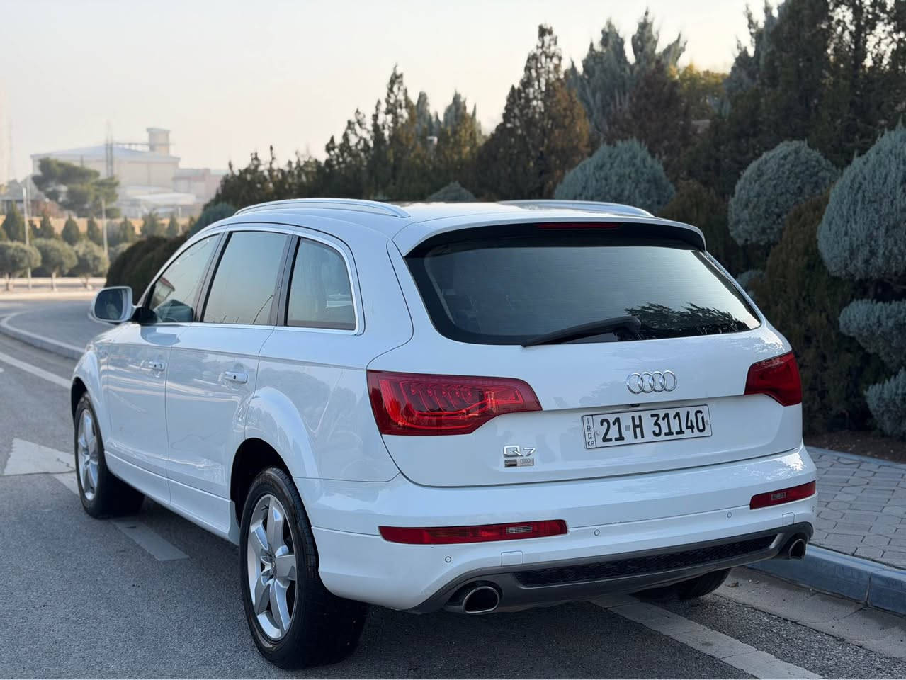 Audi  Q7 S-line Quattro 2013

ارحض سعر بلاش  ١٢٩  ورقه مجال بسيط

سيارة ٧ راكب

مواصفات خليجي  وكالة اربيل٣ بصمه بيلادي موجوده

موديل ٢٠١٣   

محرك سته سلندر V6 3.0L سوبر چارچ محرك بنزين

گير و محرك بشرط كفاله 

-----------------------------------------
مواصفات 
 پانوراما امامي و خلفي  
صندوق شفط 
 بردات جانبية و خلفية
 تحكم ماوس 
    داخل  جلد اصفر
كشنات كهربا
كشنات خزن
تبريد مركزي  
سيدي بوكس  
تبريد مركزي 
حساس خلفي و امامي 
- لايت ليد  
ستيرن تحكم
  تحديد سورعه  
 و بعد هرايا مواصفات
-------------------------------------------
  تخم تاير و  ويل جديد
 صدر ٪؜١٠٠
گیر  ومحرک بشرط ٪؜١٠٠
 سيارة مسيرفسة كاملة ما يحتاج اي مصرف

-----------------------------------
سياره واحد شبر اقل صبغ راس تايرخلفي او شبر بارد راس بك لايت خلفي باقي مابي شي 
     
سيارة احلي بالواقع و مابي اي مصاريف الحمدالله 
-----------------------------------

سعر مطلوب  ١٢٩ ورقة و مجال 

مكان سيارة سليمانية 

***********
***********
*****************************************************
Audi Q7 -S lin Quattro  2013
فول فول موسفات
٣ ريز كوشن
هه ر٣ به صمه ى شه ريكه ى ماوه
٦ بستون سوبر
بانوراما ده بل بانوراما
سنوق شفط
ده رگا كانى به رده يه دواوه
ماوص
كوشن جلد ناو زه رد
كوشن كاره باوخزن
ته بريد مه ركه زى
سيدى بوكس
حاسه بيش و دوا
لايد بك لايت ليد
سوكان فوليوم و تحديد سرعه
مواسفاتى اودي معرو فه...............
گيرومه كينه و ته بريد ساردى و گه رمى به شه رت بى نوقسانيه الحمدلله 
سه نه وى ره قه مى تازه يه به ناوى خومه ته حويل به شه رت
سه ياره كه يه ك به له ى بجوك بوياغى هه يه له كه ل به له يه ك ساردا باقيات به شه رت

سعر مناسب ١٢٩ كه ميك مجال

***********
*********** السليمانية, العراق

