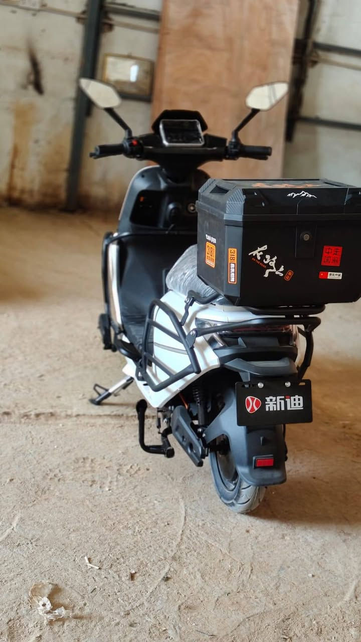 المواصفات: دراجة كهربائيه جديد زيرو متوفر 4 دراجات بلكارتون
بطارية: 6 بطاريات ليثيوم → قوة عالية ومسافة طويلة بالشحنة
السرعة القصوى: 45 – 60 كم/س 4 نمر
المسافة بالشحنة: 50 – 80 كم حسب الوزن والطريق
مانع نزلاق
شاشة رقمية لعرض السرعة ونسبة البطارية
إنارة LED أمامية قوية
مرايات جانبية
صندوق خلفي كبير للتوصيل أو الأغراض
حمايات جانبية لحماية الدراجة
دعسة جانبية ووسط
💰 السعر 750دولار 
📞 للاستفسار: ***********
