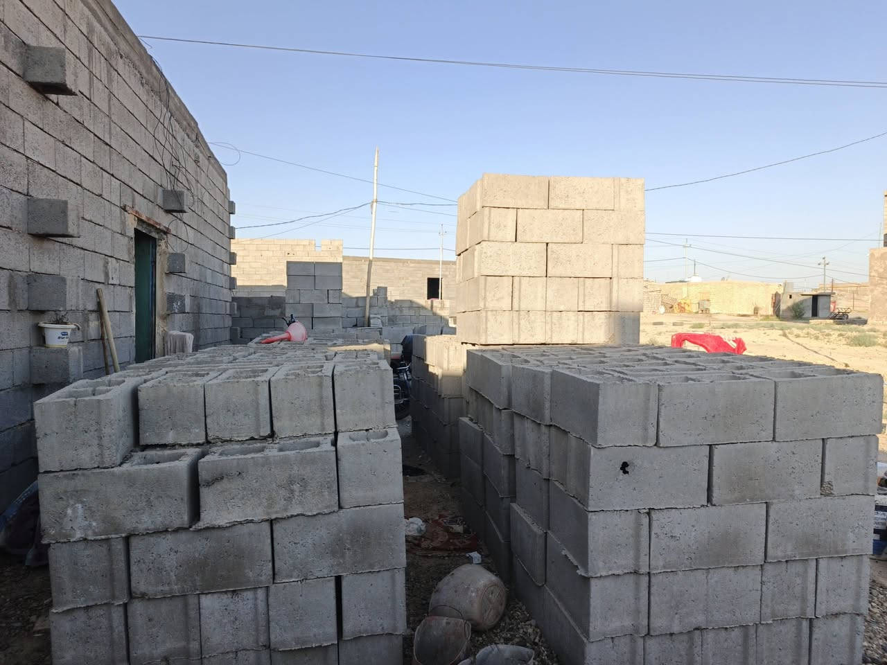 بلوك بلوك زخيخه للبيع 1000 بلوكه المكان هي تحي البكر قرب مدرسه مطلع الفجر رقم الواتساب ‏‪***********‬‏
