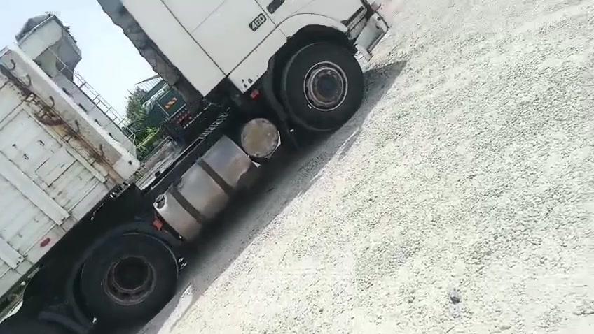 فالفو للبيع ٢٠٠٢ راس وعربانه
السعر ٣١٥ وبيهه مجال ***********
