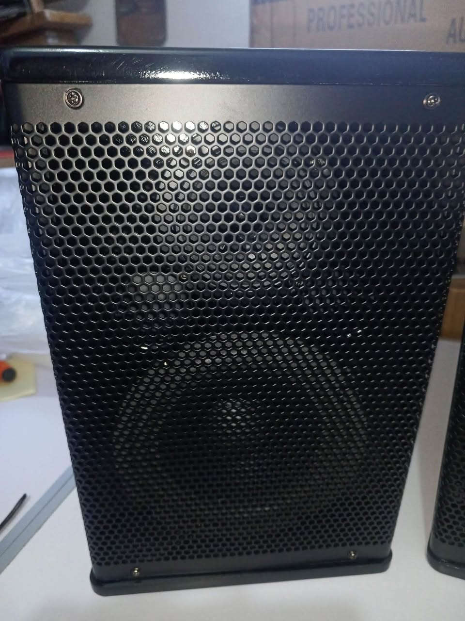 مكبرات صوت احترافية (Professional Loudspeaker)، وإليك أبرز مواصفاتها الفنية بناءً على الصورة:
الطراز (MODEL): 601.
قدرة الإدخال القصوى: 20-200 واط (RMS) / 750 واط (ذروة الموسيقى).
استجابة التردد: 45 هرتز - 20 كيلوهرتز.
المقاومة: 8 أوم.


**إذا كنت صاحب هذا الإعلان وتريد حذفه لأي سبب، رجاءا أرسل رسالة إلى الدعم الفني**