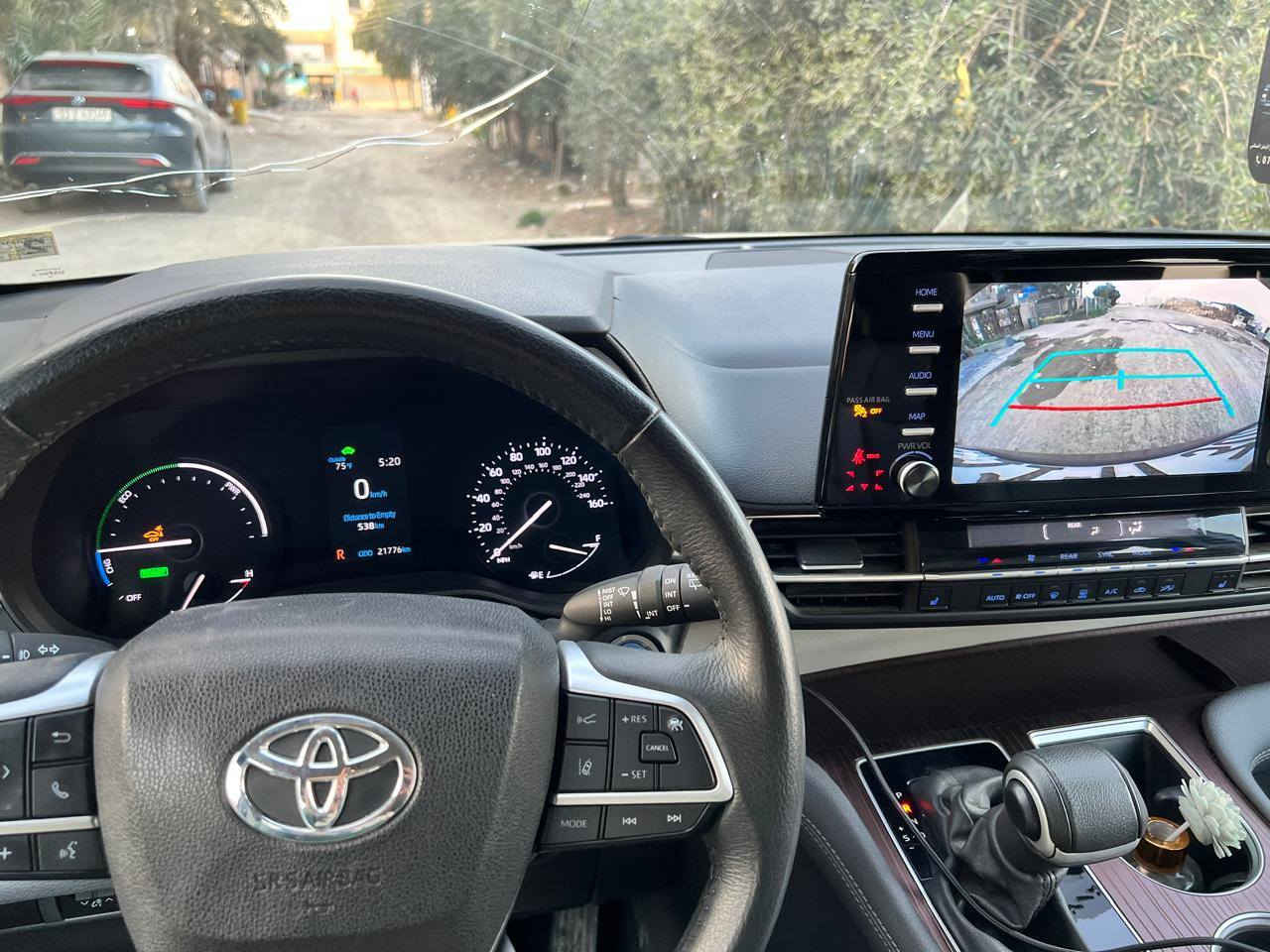 السلام عليكم 
للبيع او مراوس 
تيوتا سيينا 
موديل ٢٠٢٤
فئة xle
الحادث كما موضح بالصورة 
وطخة بالباب ورجعت بارد بالعراق 
ماشية ٢١الف 
فتحة 
ابواب كهربائية وعالقدم
صندوق كهرباء وعالقدم 
فتحة سقف 
شاشة 
كراسي كهرباء 
كراسي منفصلة
اوتو هولد 
كشنات تدفئة 
السيارة بغداد 
***********
السعر 
31000$دولار واذا اكو مراوس هايلاندر 
وبيها مجال
