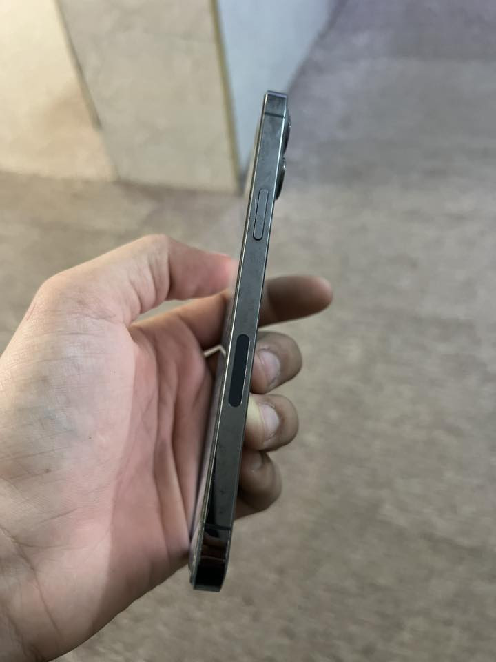 12 بروماكس ذاكره 512 بي خط بلشاشه مابيها كسر ماماثر وضهر مكسور للبيع  مبدل بطاريه سعره 300 وبي مجال *********** مكان شاميه
