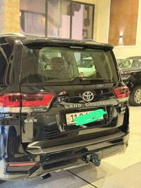 لاندكروز وكاله SAS بلاك ادشن فول واحد على واحد يعني الجداده مال السيار...