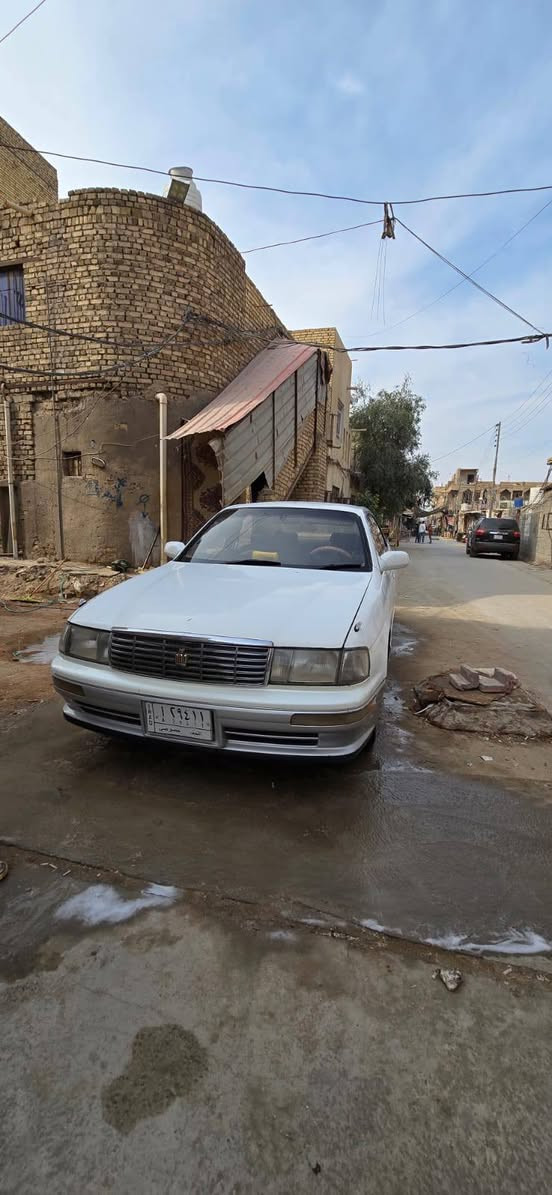 السلام عليكم بطه للبيع متصل السياره جديده اصولي بسمي كفاله لا كص ولا شي بيهه صبغ بل جاملغ  السياره تحويل مكينه وكير جدد ترايك وين ما يعجبك مباشر السياره جديده تخم تاير حداديه دواخل جدد دشبول جديد كله شغال بيهه نقص بس تبريد السعر ٤٠ وبيهه مجال حك جيه الرقم ***********
