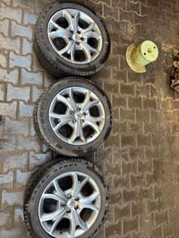 ثلاث تايرات • حجم ١٨ • سبير