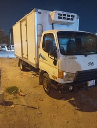 للبيع براد كنتر هونداي HD٦٥ جاهز بسمي رقم انكليزي سنويه وهزه جداد للست...