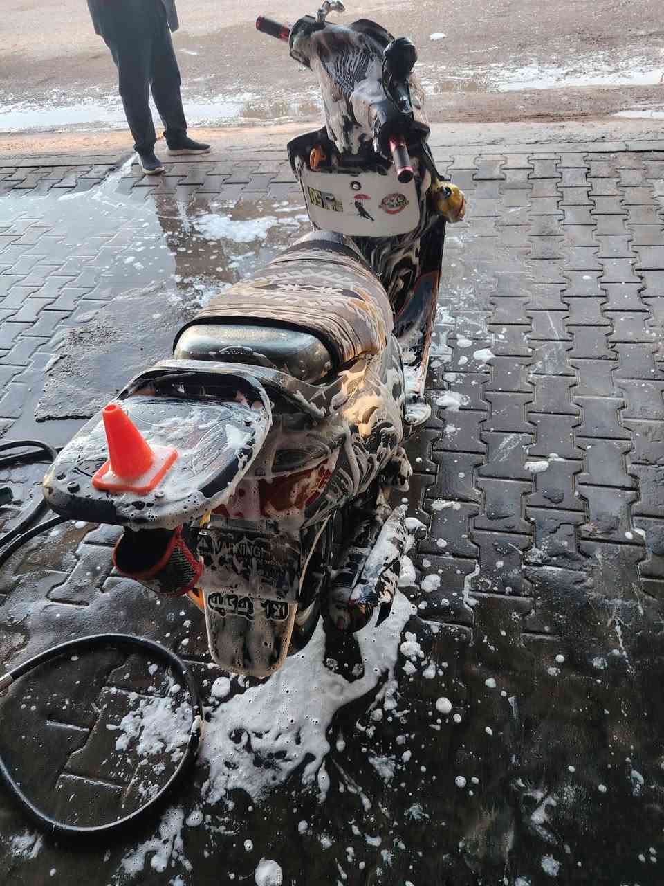 السلام عليكم دراجه فراشه للبيع
مكينه سبانه ما ليحاته♥
سلف هندر شغال🔥
كهربائيّ كله🉐
1️⃣اربع اشيار 💕
2️⃣يداد بانزين رياضي🔥
3️⃣هون سيدان😍
4️⃣مرايه جانبيه🥰
5️⃣مطارت مياه🫶
6️⃣كاسه طياريه😘
السعر 550وبيه مجال حك الجيه❤ 
مكاني نجف يم فلكه المطار 
***********
