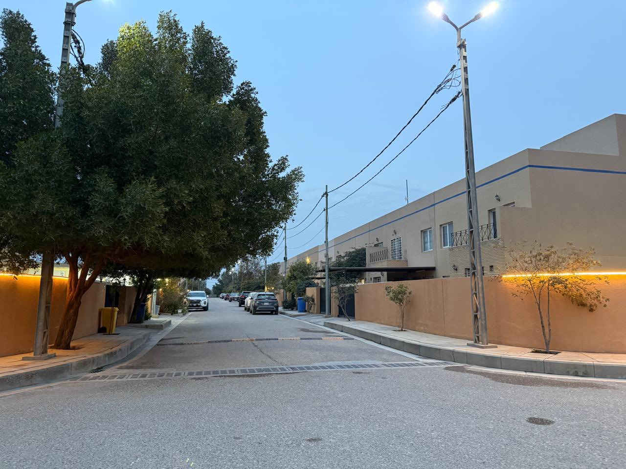 دار 🏠 للبيع ابي غرق مجمع الكوثر السكني

ممسكون سابقاً (zero)          ((تسليم مباشر)) 

المساحة:150م         

واجهة:7.5م

نزال:20م

الطابق الأرضي : غرفة نوم-صاله-مطبخ-كلدور- مناور-مجمع صحيات-كراج-حديقتين خلفيه واماميه 

الطابق الثاني: غرفة نوم- هول 

خدمات المجمع.   ((كهرباء 3فيز)) ((مجاري امطار ومياه ثقيله تصميم المجمع الدور الاوربيه)) 

———————————————-

للأستفسار  مراسلة الصفحه 

أو الاتصال على الرقم 

       سيد زين الحلو 

0️⃣7️⃣8️⃣8️⃣1️⃣7️⃣3️⃣5️⃣3️⃣1️⃣0️⃣

——————————————-

               مكتب القلم للعقار 

📍عنوان المكتب - ابي غرق - حي الحسين-قرب مشروع الماء
