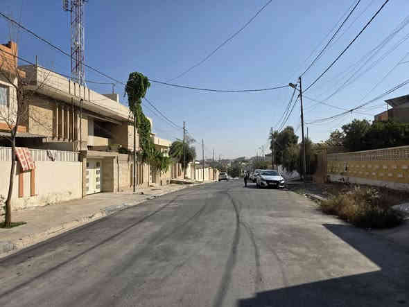 دار للبيع في حي النجار موقع مميز شارع واسع المساحة 594 م الواجهة 17 م اتجاه غروب بناء قديم تسليم مباشر .
عقارات النعيم حي المصارف قرب جامع سعدي مهدي.
***********
***********
