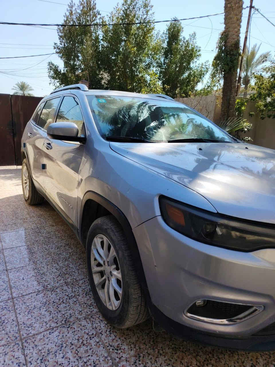 جيب شيروكي 19 للبيع بغداد لوحات جديدة بسمي تحويل مباشر مكينة 2400 اقتصادية سيارة جاهزة من كل شيء خير من الله بيها صبغ أربع قطع جاملغ 2 وبنيد أمامي وجاملغ خلفي صبغ درجه اولى باقي السيارة بدون صبغ .
بيها كامرة دوارة وشاشة بلادية فول تحكمات نظام كروز ونظام رياضي قارىء حرارة ونظام فحص اعطال وغيرها من المواصفات المميزة.
مكاني بغداد الصابيات قرب الجسر الدوار 
*********** بغداد, العراق
