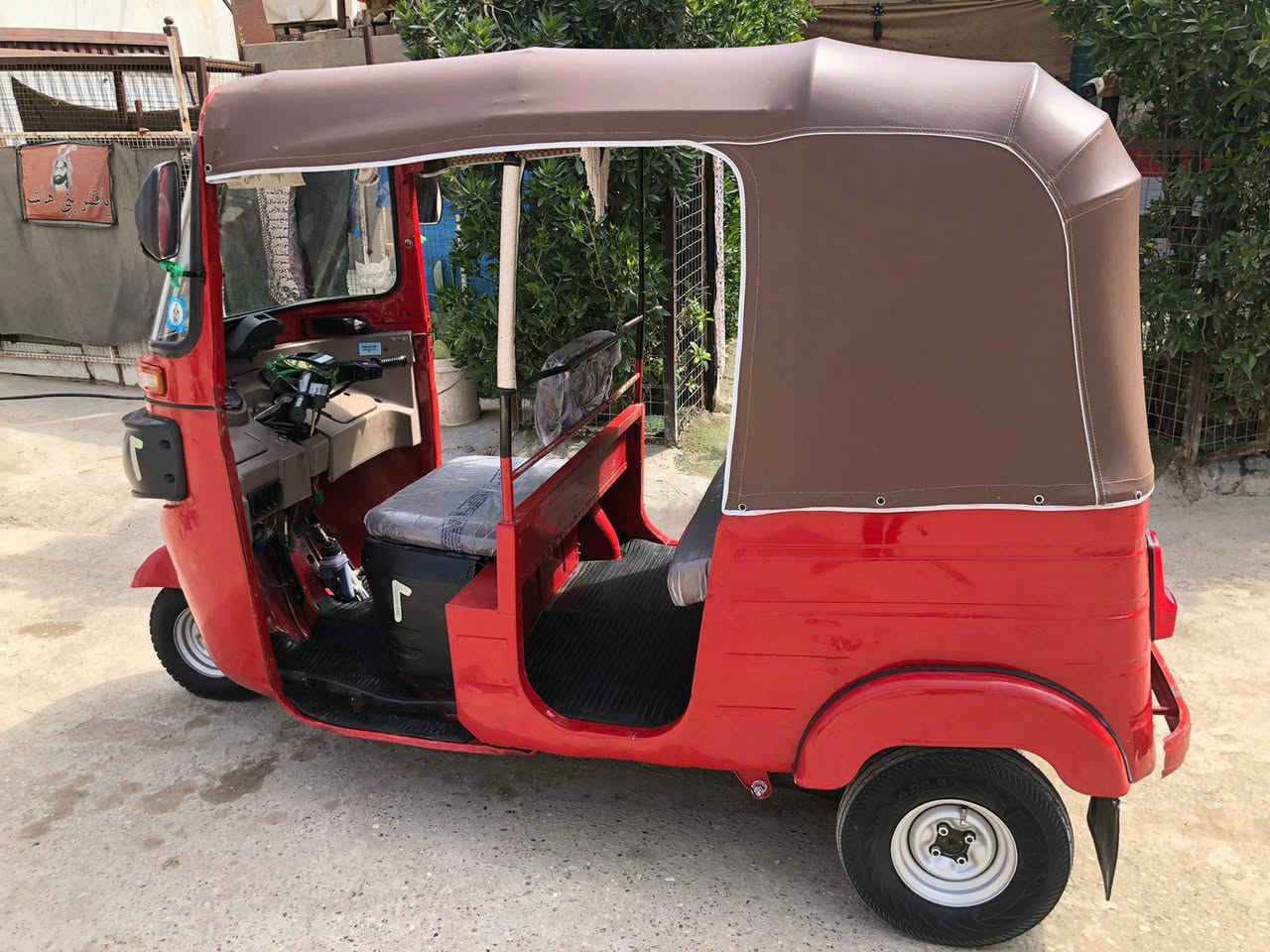 تكتك للبيع موديل ٢٠١٧ رقم وسنويه وتحويل ثاني يوم 
العنوان بغداد حي أور السعر ٤٦٠٠ وبيه مجال 
للاتصال وات ساب ***********
