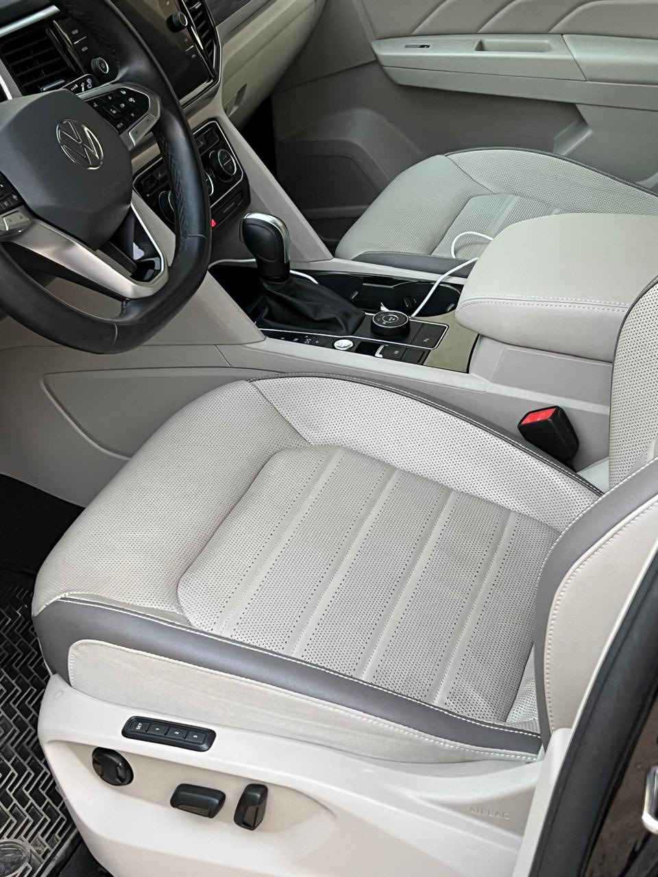 ا سلام عليكم ورحمة الله وبركاته 
فولكس وأجن أطلس  Prmium SEL
 2021 اعلا فئه 
ماشي 130 الف كيلو متر
سيارة بدون حادث بدون ارباك 
كلش نضيف  جديد به معنا كلمه
 
سيارة مكفول من كل نواحي 
سعر 32500$
هاتف ***********
وتصاب
عنوان كركوك
