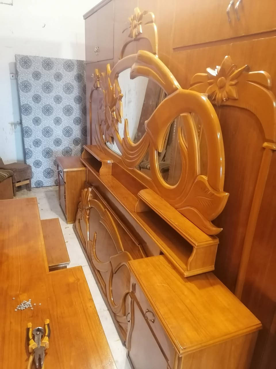 غرفه 6باب ملحق نقش شغل توصيه ثقيل ما تجاري معرض ابو حسن حي السكر مقابل ساحه غاز السكر ت *********** مستعدون لشراء غرف النوم والكناتير المستخدم
