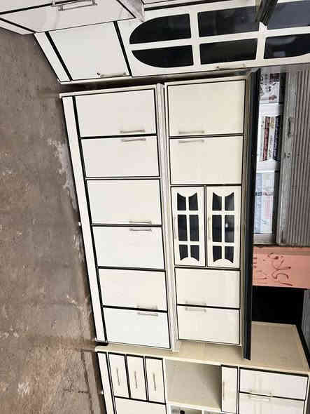 #موصل_كوكجلي كونتر مايحتاج وصف اخو جديد درجه اولى اولى ٨ قطع وياة طباخ ومرشحة  كامل فصال مو سوكي  ثقيل جداا اخو جديد  نظافتو ٩٥ بل مئة  كامل زاويه جوكر يمين ويسار   #كلها_مرمر  سنك حوضين  
#قياسات الكونتر طول العارضة الزاوية ١٠٠ سم 
طول العارضة  متر و٥٥ سم
طول الكونتر ميترين و٧٠ 
طول السنك ميترين  و٧٥  
#لاتعلق_خاص_او_اتصال***********او ***********او خاص محلات ابو امير #موصل_كوكجلي درجة اولى اولى مواد سراي ثقيل
