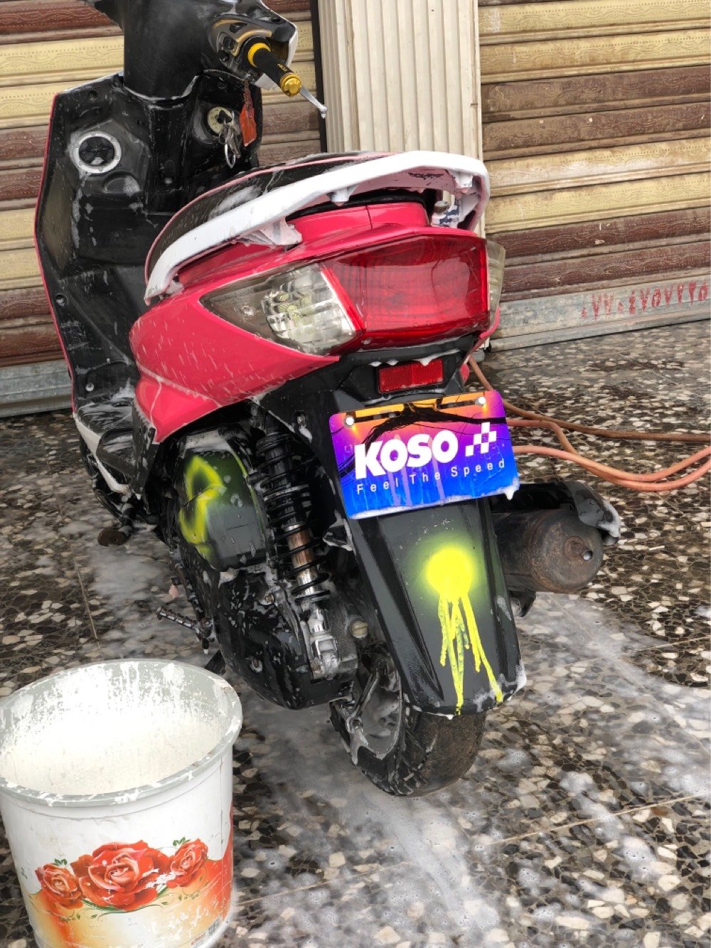 
شنو نوع واسمه هذا الأسكوتر؟: 
سكنس فحل 140 نوزل
هل توجد أي مشاكل ميكانيكية أو كهربائية بالأسكوتر؟: 
كفاله عامه 
شكد سعر الأسكوتر وهل السعر قابل للتفاوض؟: 
وبيها مجال 
أين يقع المكان الذي يمكن رؤية الأسكوتر فيه؟: 
بغداد الشعب