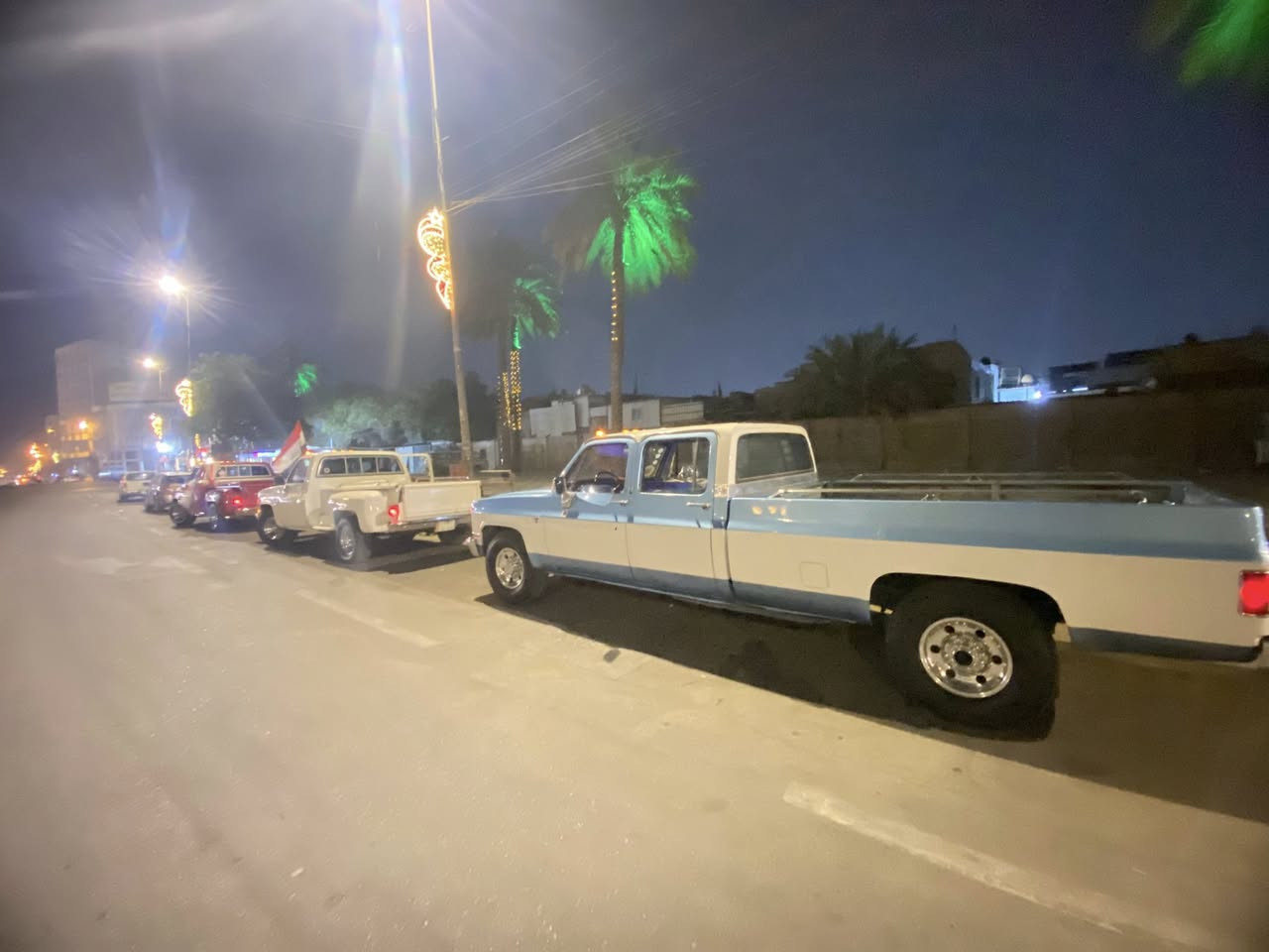 شوفر ليت ١٩٩٠ للبيع أو المراوس مكاني بغداد مكينه ٣٥٠ وكير ٤٠٠ اوتو  سياره حلوة ومرتبه تحول مباشر  عارضهة ٦٥ وبيهة شويه مجال *********** الي متعجبه يعبر رحمه لهلكم
