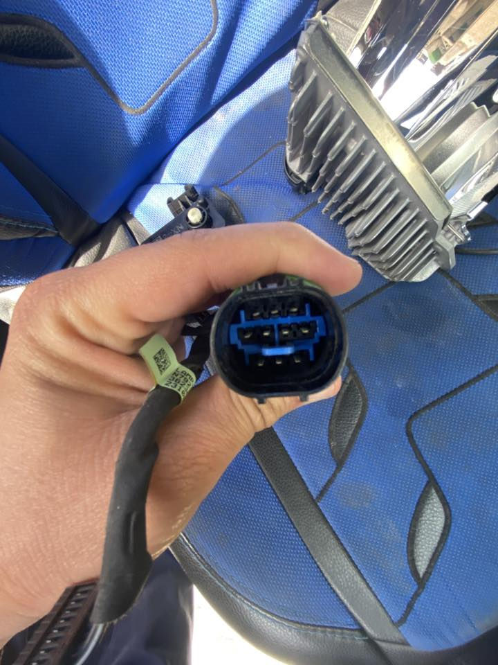 سلام عليكم عندي للبيع مال موديل ٢٠٢٤ وكاله  صار بي حادث
هذا للايت 
مسكور الجامه والظهر مالته  كارت  ولليد وبوابات مابيه شي شغاله وكلشي  بيه يشتغل شرط الفحص   

قيمً السعر وتدلل مكاني بغداد 

وقمي بي واتساب فقط 

***********
