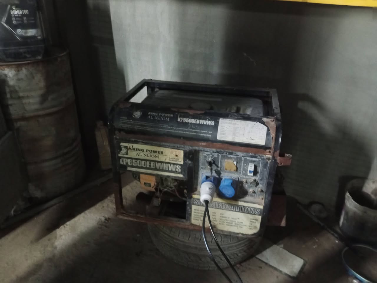 مولده 30انمبير 
مولده جديده مكينه 
مامفتوحه كابريته 
جديده تجي وتشغل وتولد 
ياله تاخذه مولده مشتغله 
شهرين فقط أما كشرهه 
من المطر ومتروكه 
مولده سلف وحبل 
بانزين كابريته جديده
للاستفسار الإتصال ***********
قضاء المناذره أو مراسله الصفحه
