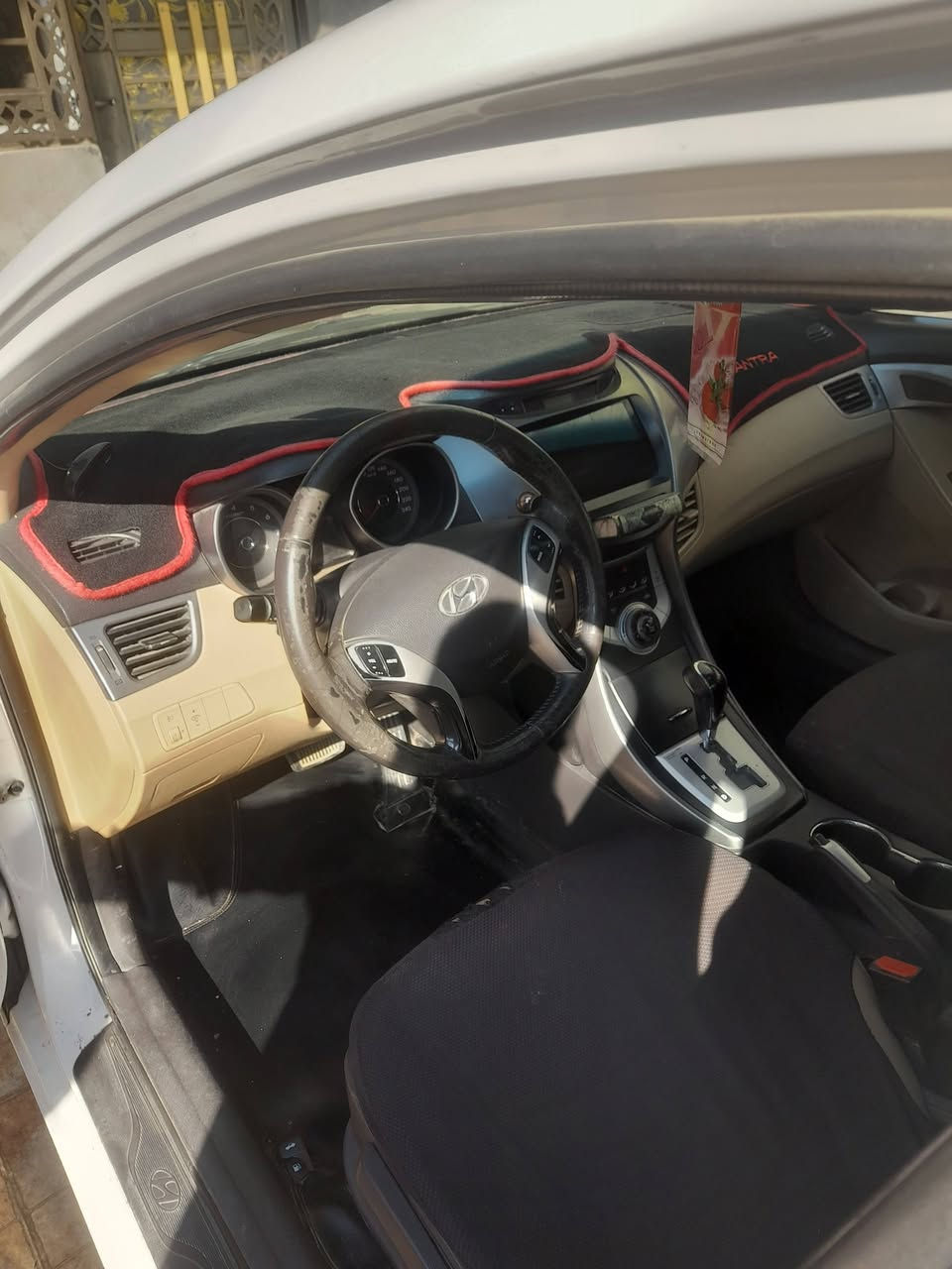 السلام عليكم النتره خليجي ٢٠١٢ماشيه ٢٠٨ كير سليم محرك سليم تخم تاير جديد سياره مال بيت عله ايدي بيه صبغ جاملغ خلفي والباقي مكفول السعر ١١٣ وبيه مجال مكان السياره  ابو غريب النصر والسلام هاتف ***********
