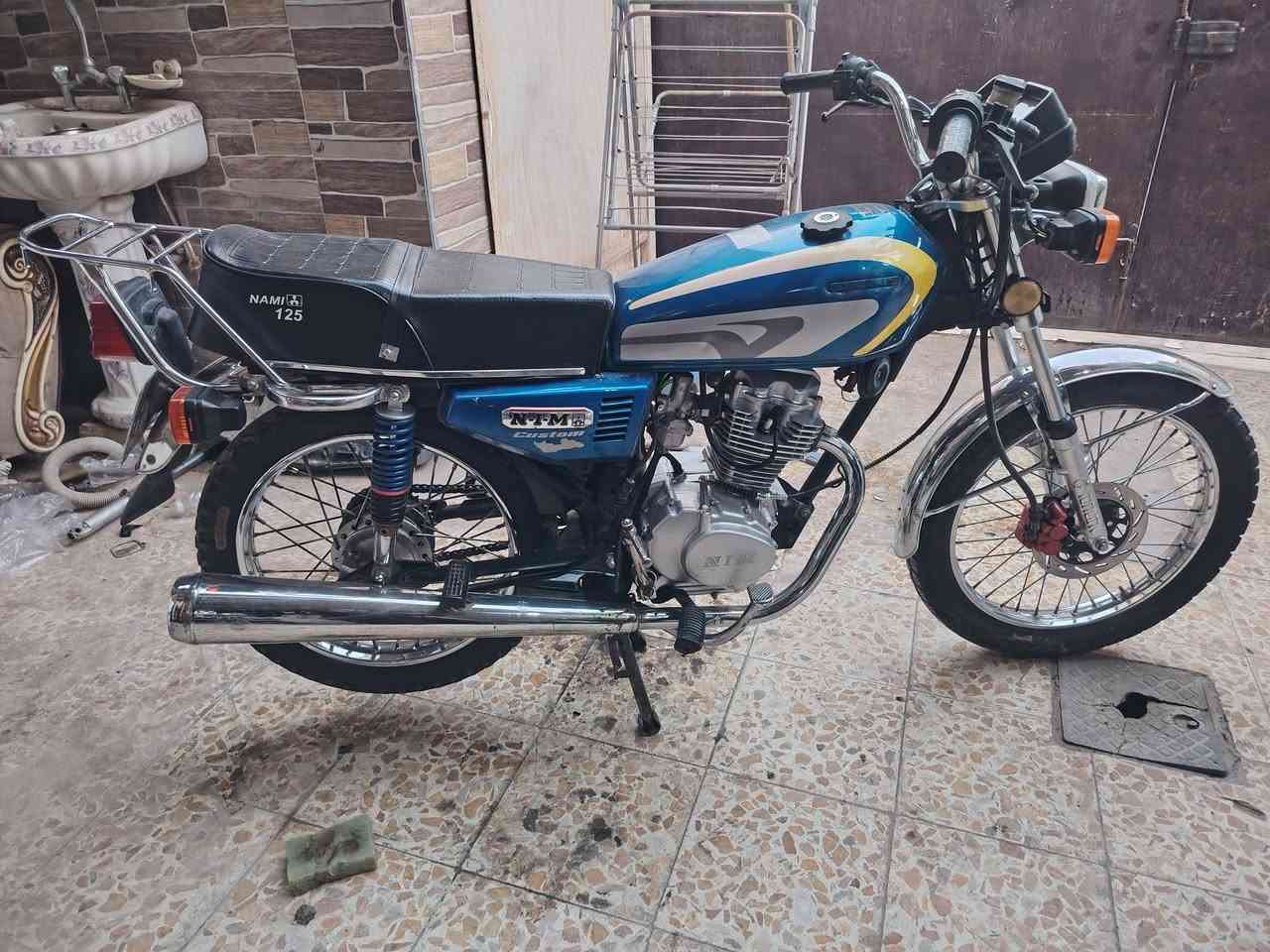 نامة متياز موديل 23 مكينه مبدل بيها ماكنيت وكلجات وهذني استهلاكيات شي طبيعي يتبدلن
اما باقي المكينه ما ممدود عليها سبانه 
دراجه نظيفة وشلعتها حلوه بيها نواقص بسيطه 
عداد و واير الرون والعداد و جبنه تنگط دهن
عوزها تبديل .
كشن ودبلات امامي وتاير امامي ، واشاير امامي خلفي وباتري كلهن جديدات 
مكاني بغداد الدورة 
رقمها كربلاء 
رايدها ب 1550 وبيها مجال 
رقمي واتساب 
***********
