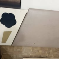 غرفة نوم • سرير واحد • ٢ كومودا ومراية