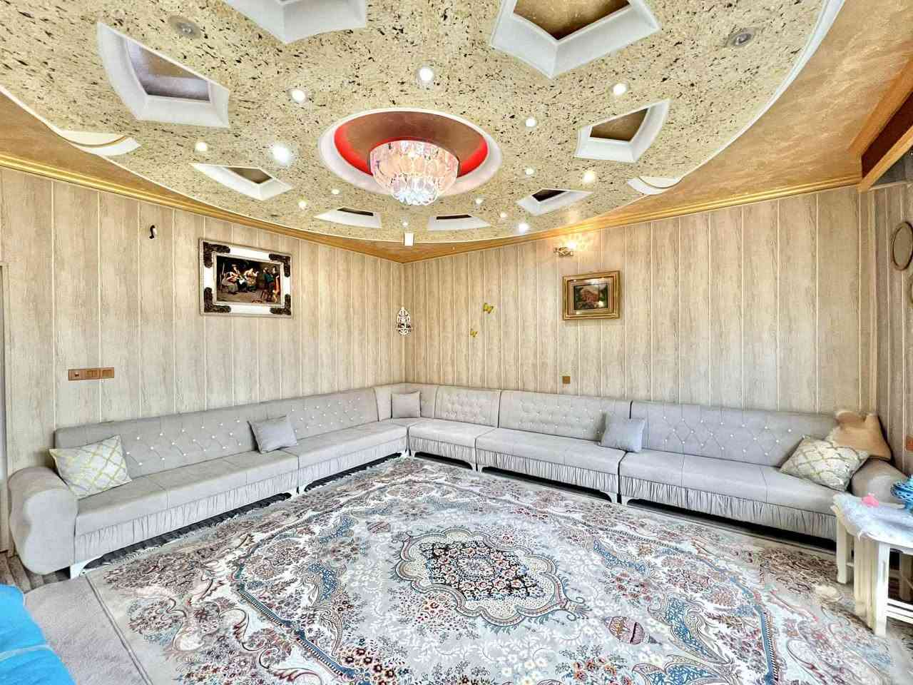 قەنەفەکان بە تەپڵەکەکنەوە 330 هەزار 15 نەفەریە فەڕشەکە 200 هەزار پەردەکە 70 هەزار 3 مەترە میز تەوەلیتەکە 140 هەزار تکایە ئەگەر موشتەری نیت سەرمان مەیشینە لەگەل ڕێزم ڕەقەم تەلەفون *********** شوین سلێمانی
