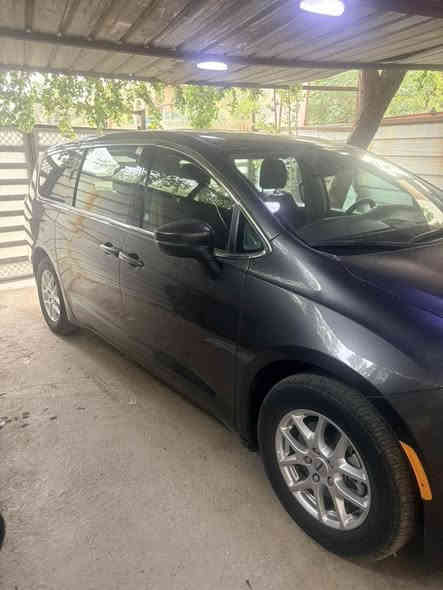 السلام عليكم للبيع
كلايسلر باسفيكا موديل 2023
سيارة عائلية وحلوة ومرتبة... 
الرقم شمالي أربيل ... تحويل ثاني يوم
أمريكي حادثها بنيد تبديل 
جاملغ بارد وتكحيل وبارد بالجاملغ الخلفي وتكحيل بسيط
مكانها السيارة بغداد
مواصفات فول عدا الفتحه
تبريد 3 قطع
بصمه تشغيل عن بعد
كشنات جلد
خزن حركات كشن السايق
رادارات امامي خلفي
حساسات خلفيه 
البيبان كهرباء
بردات بلادي
تحكمات ستيرن
مانع انزلاق
مثبت سرعة
سايد بيرك دكمة 
صور الحادث بالمنشور
ترقيم جديد هذا الاسبوع الفات
 ابو عبد :***********
