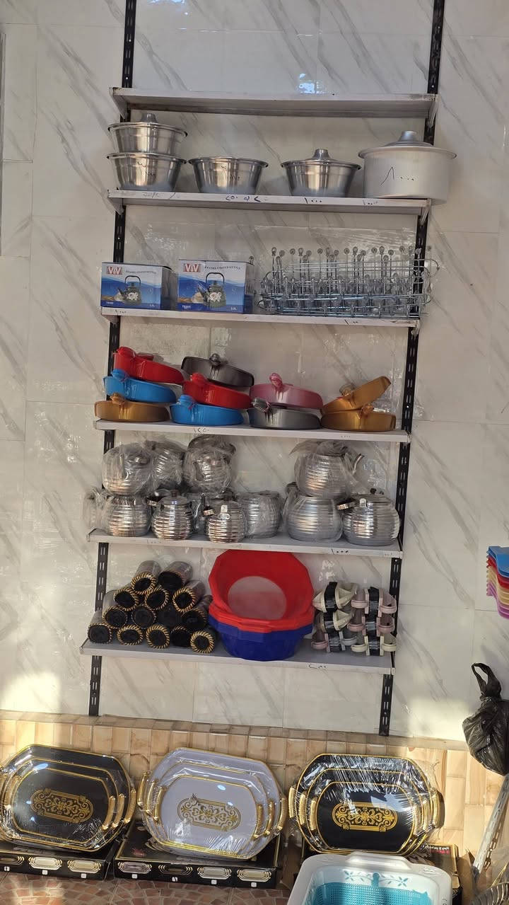 العم أبو أحمد… رجل طيب وصاحب عائلة، فقد اثنين من أولاده رحمهم الله 💔
رغم الألم والحزن، قرر يوقف على رجليه ويفتح محل أدوات منزلية حتى يسترزق على باب الله ويعيل عائلته بالحلال.
الي يكدر يدعمه لو حتى بكلمة طيبة أو زيارة للمحل، لا يقصر وياه 🙏
دعمكم إله هو سند وقوة حتى يبدي من جديد.
📍 العنوان:
أبو غريب – مدخل واحد آذار
مقابل محطة مياه الخالدي
الله يعوضه خير ويرحم أولاده ويجعل وقفتكم وياه بميزان حسناتكم 🤍
رقم تلفون ابو احمد ***********
